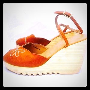 Vintage 70s Platform Wedge Leather Sandals 7